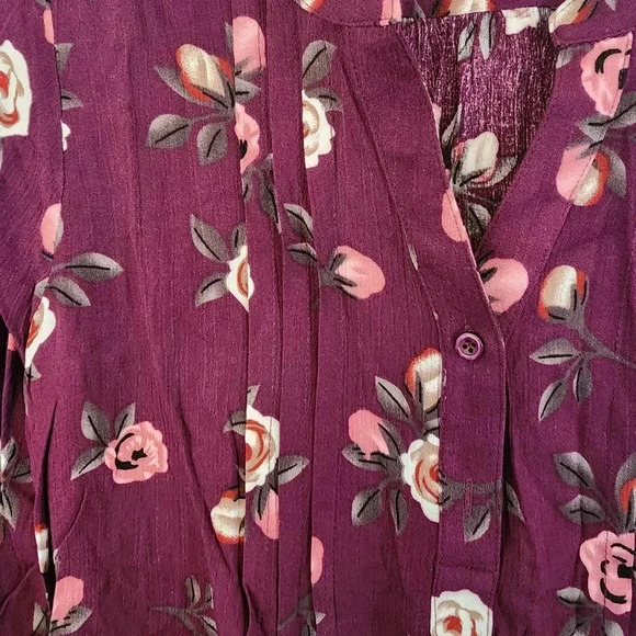 Monday Fun NWOT Floral Henley high-low Blouse longsleeve size Medium - Picture 5 of 6